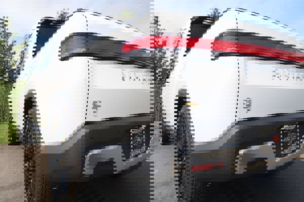 Used 2022 Rivian R1T Adventure image 30