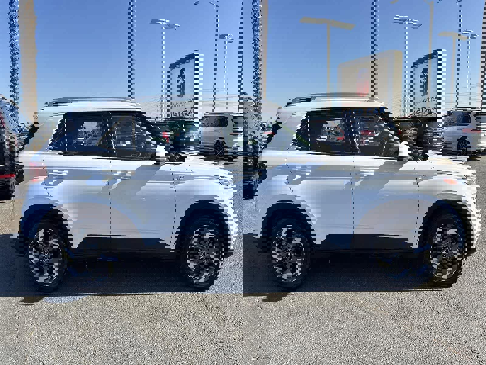 Used 2022 Hyundai Venue SEL image 7