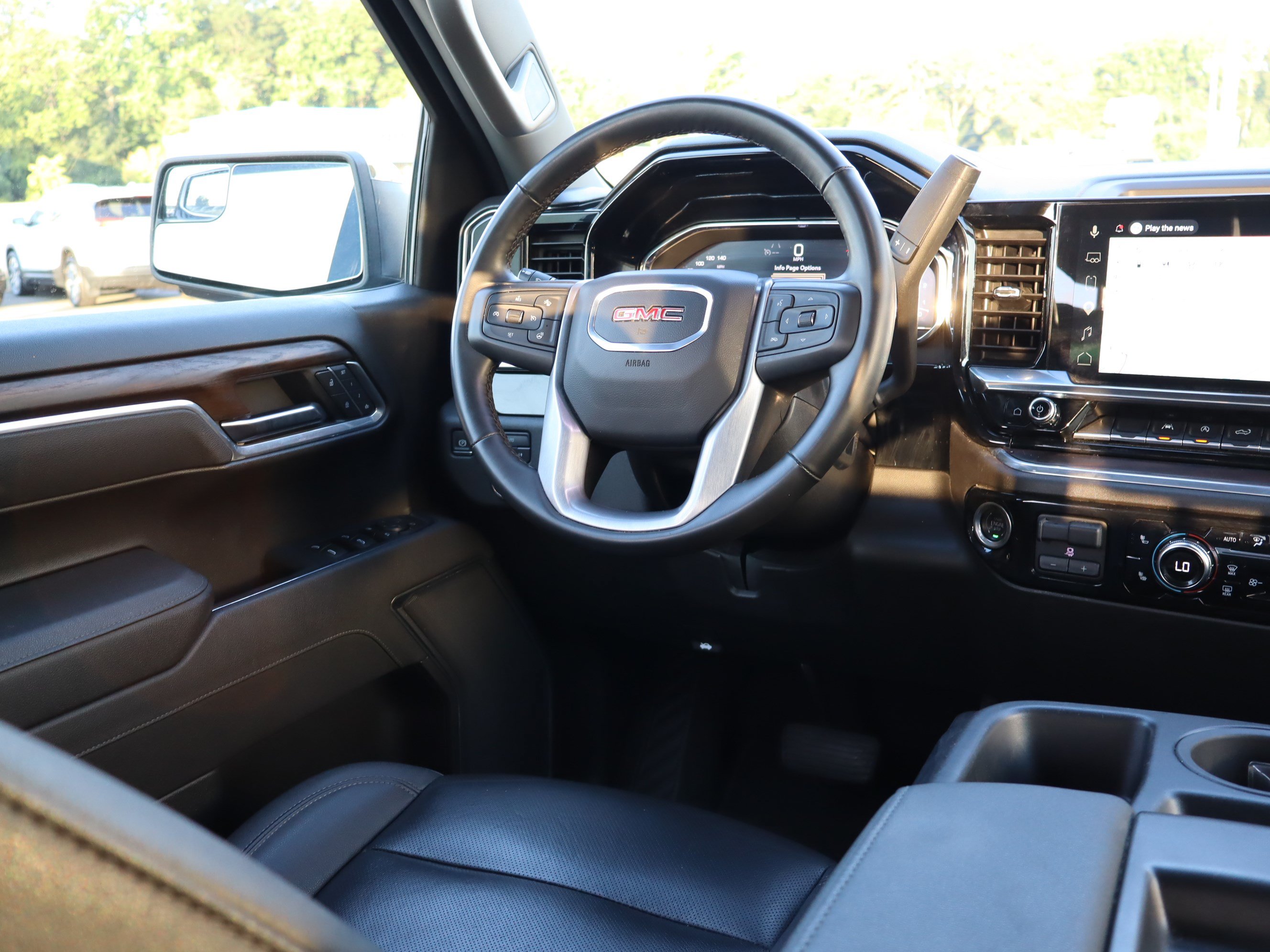Used 2025 GMC Sierra 1500 SLT AWD/4WD image 14