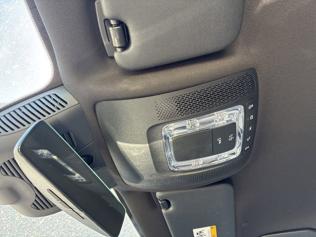 Used 2025 Mercedes-Benz GLB 250 image 20
