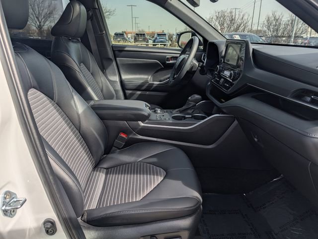 Used 2025 Toyota Highlander XSE image 36