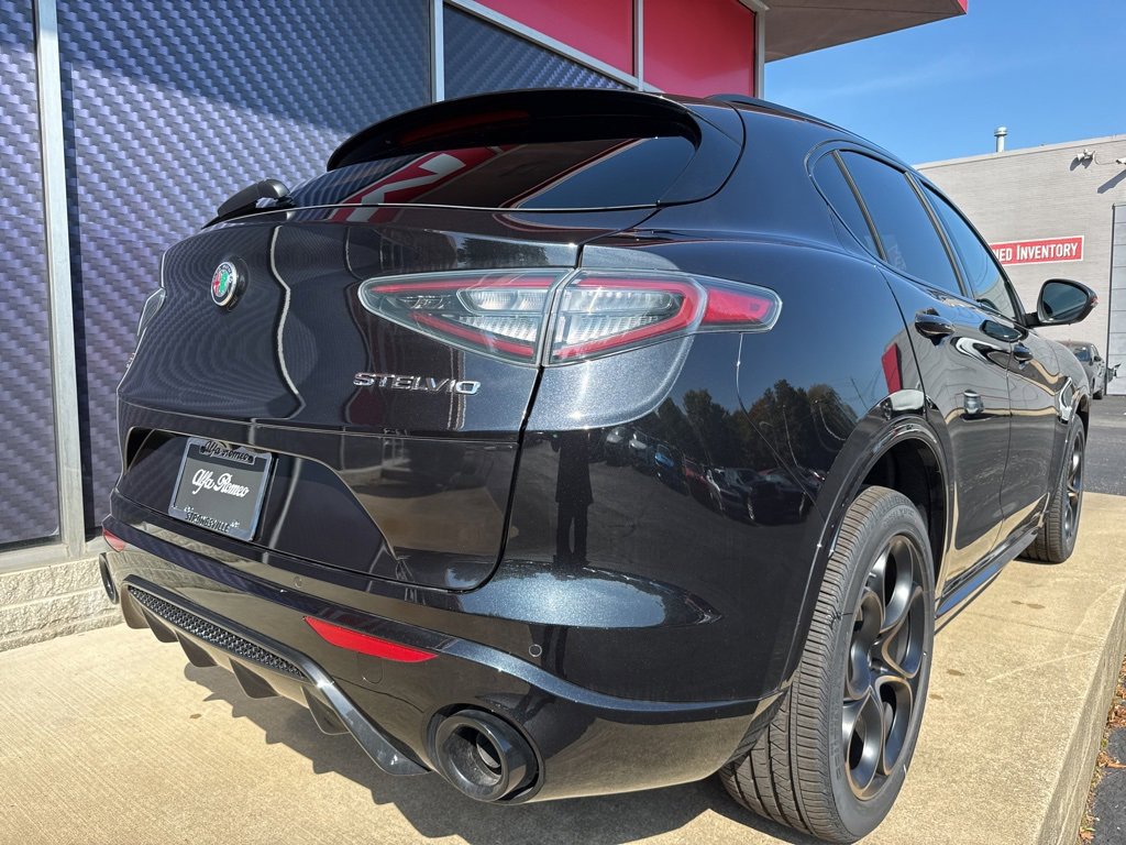 New 2025 Alfa Romeo Stelvio Sprint image 3