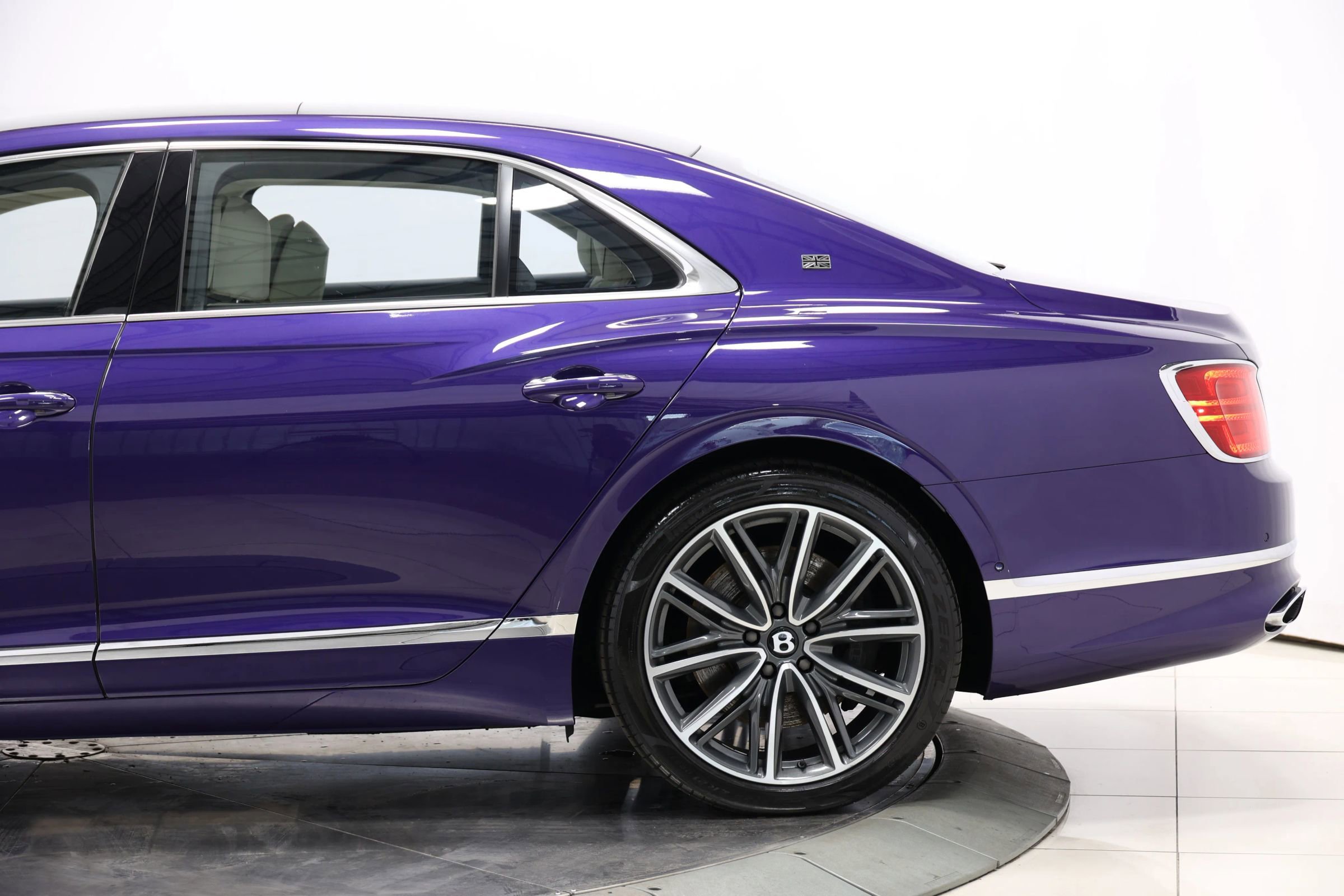Used 2020 Bentley Flying Spur W12 w/ First Edition Specification image 13