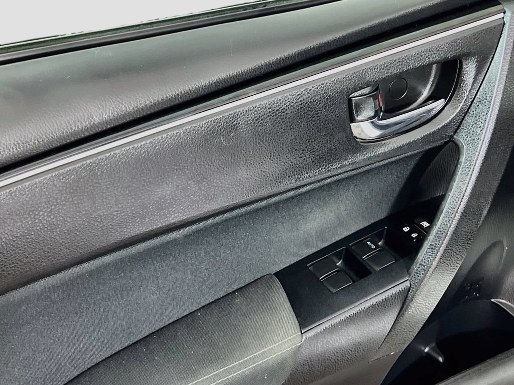 Used 2017 Toyota Corolla LE FWD image 21