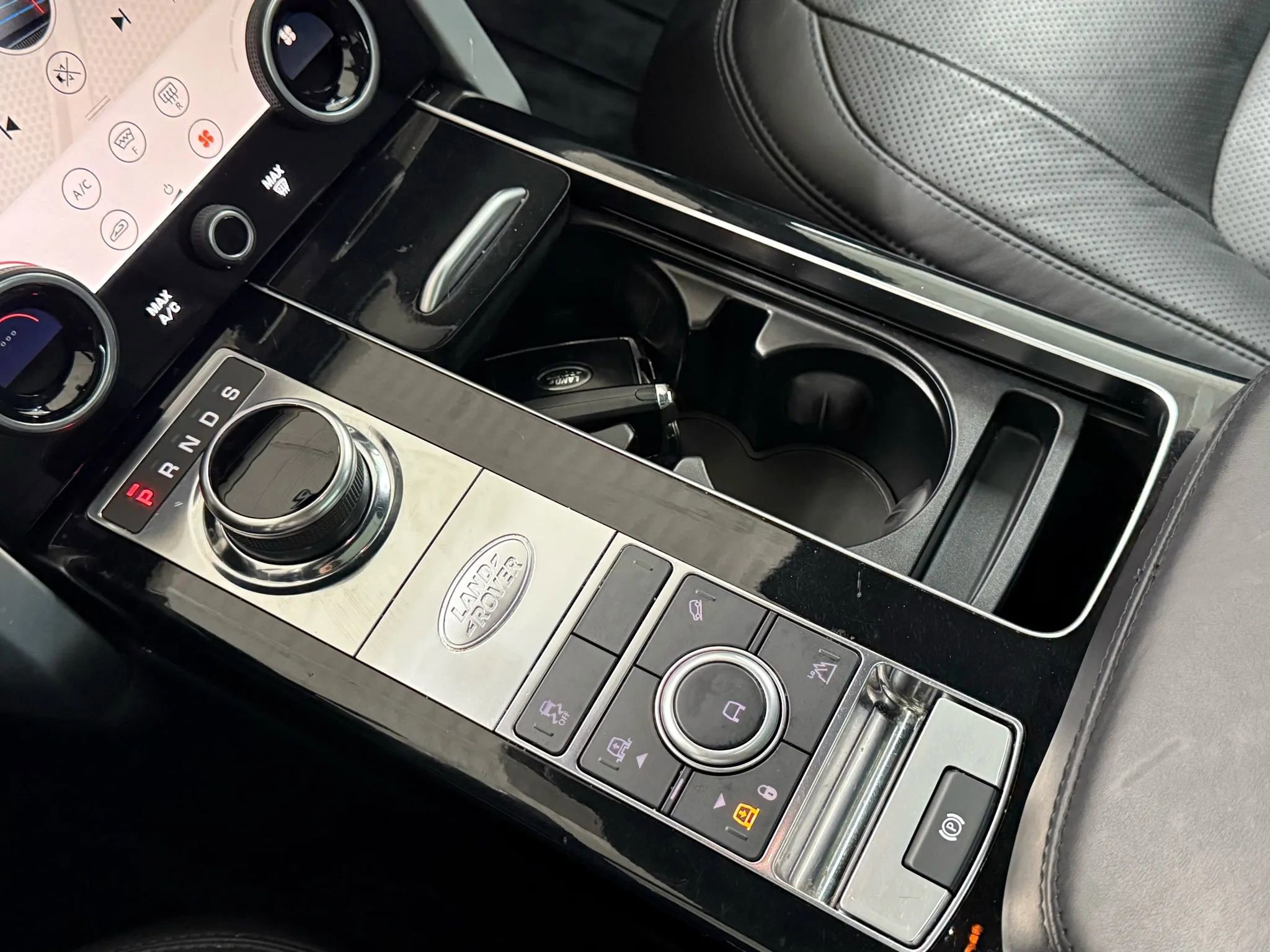 Used 2018 Land Rover Range Rover HSE image 26