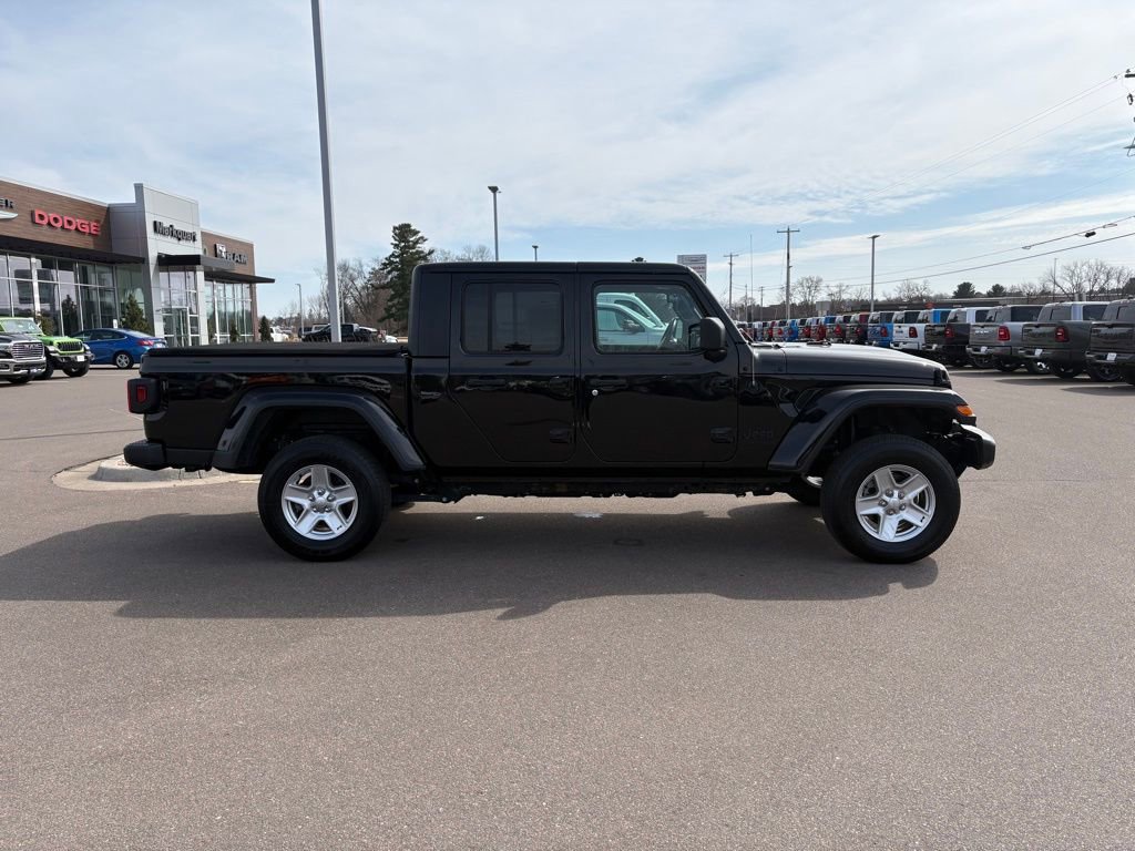 Used 2022 Jeep Gladiator Sport image 2