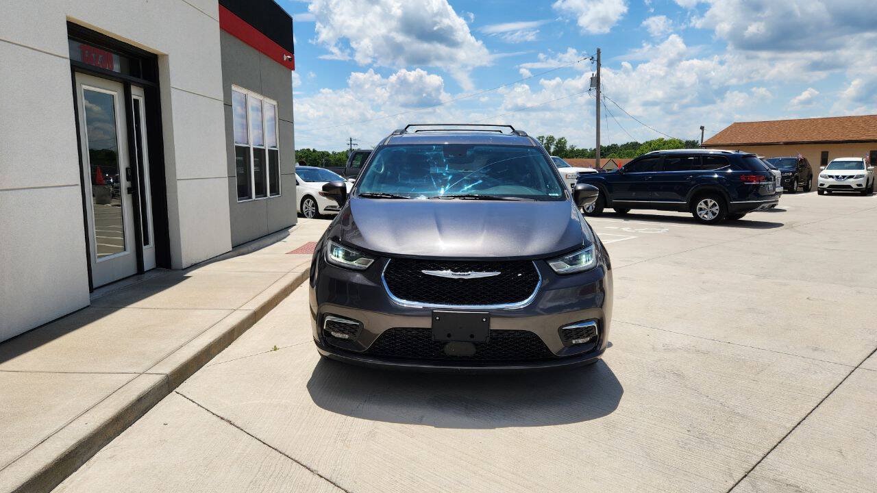 Used 2022 Chrysler Pacifica Touring-L FWD image 9