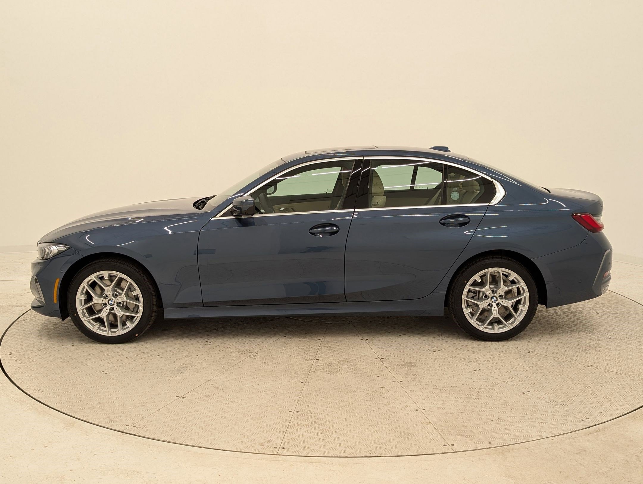 Used 2025 BMW 330i Sedan w/ Premium Package image 2