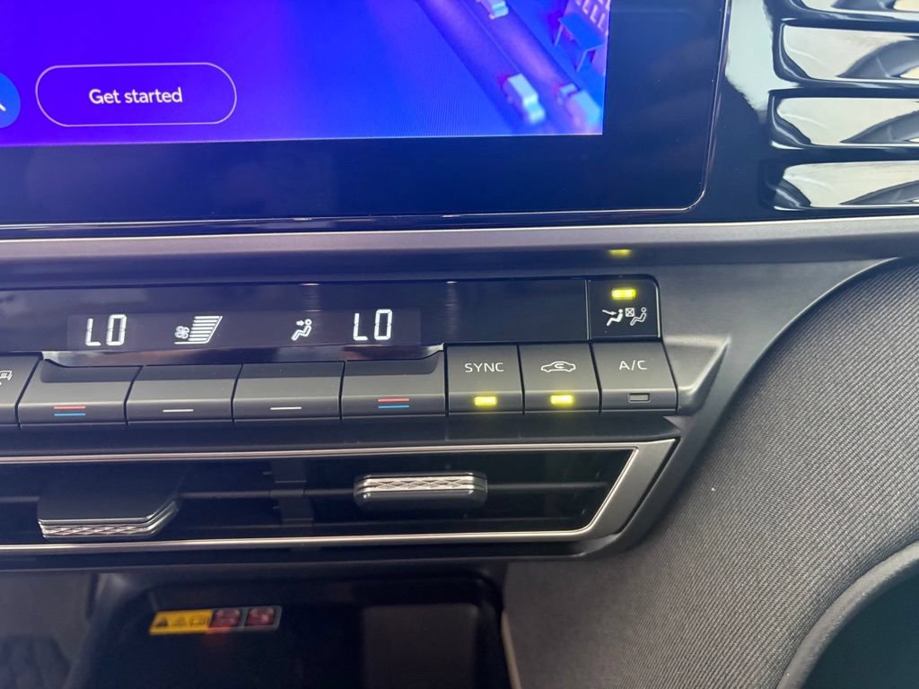 Used 2025 Toyota Camry LE FWD image 10