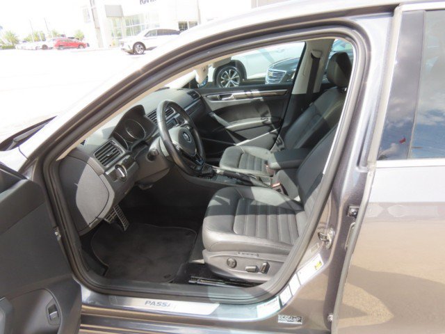 Used 2017 Volkswagen Passat 1.8T SEL Premium FWD image 22
