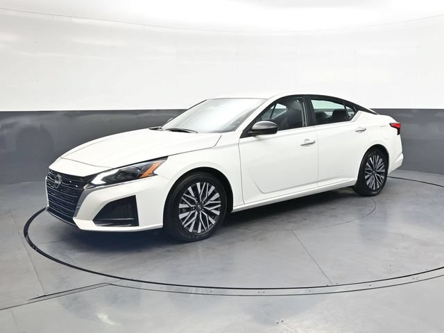 Used 2025 Nissan Altima 2.5 SV FWD image 9