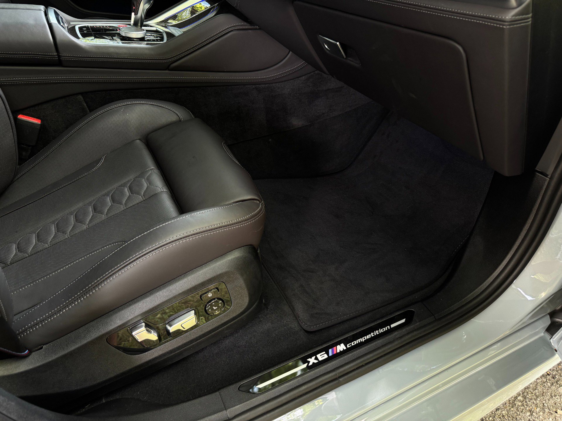 Used 2024 BMW X6 M Competition w/ Executive Package image 28