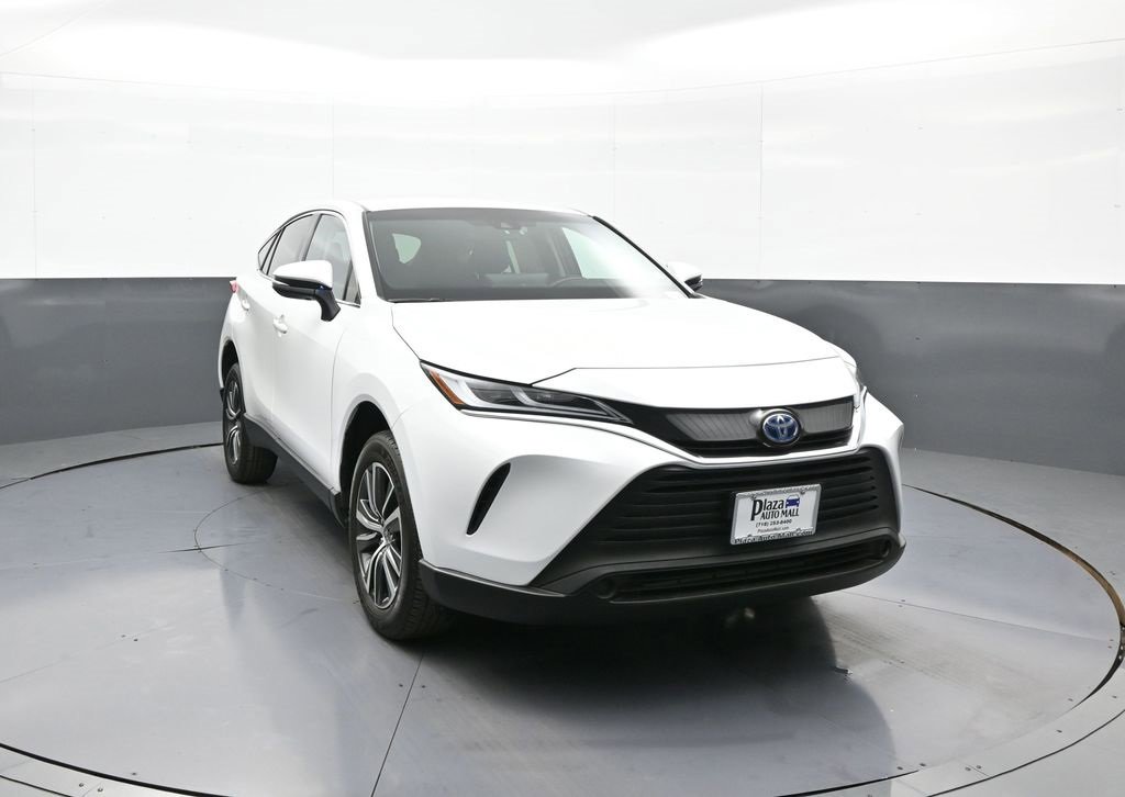 Certified 2024 Toyota Venza LE image 3