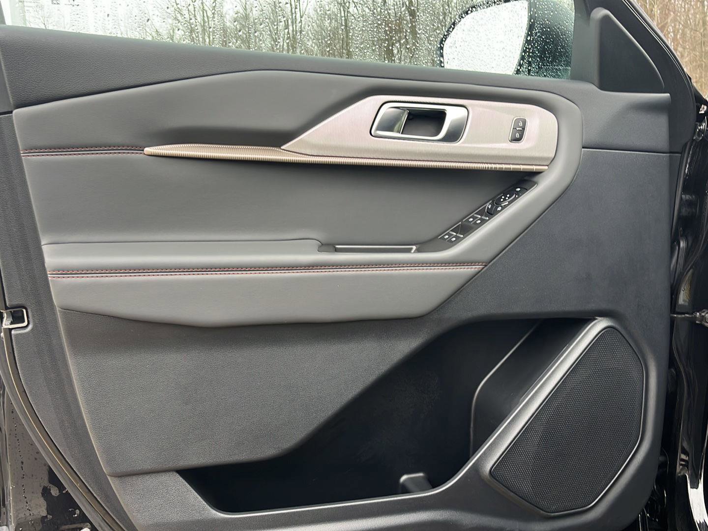 Used 2025 Ford Explorer Active w/ Active Comfort Package image 9