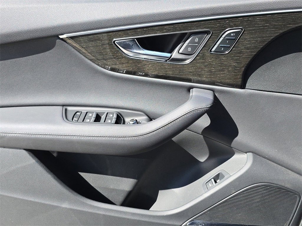 Certified 2025 Audi Q7 3.0T Premium Plus image 19
