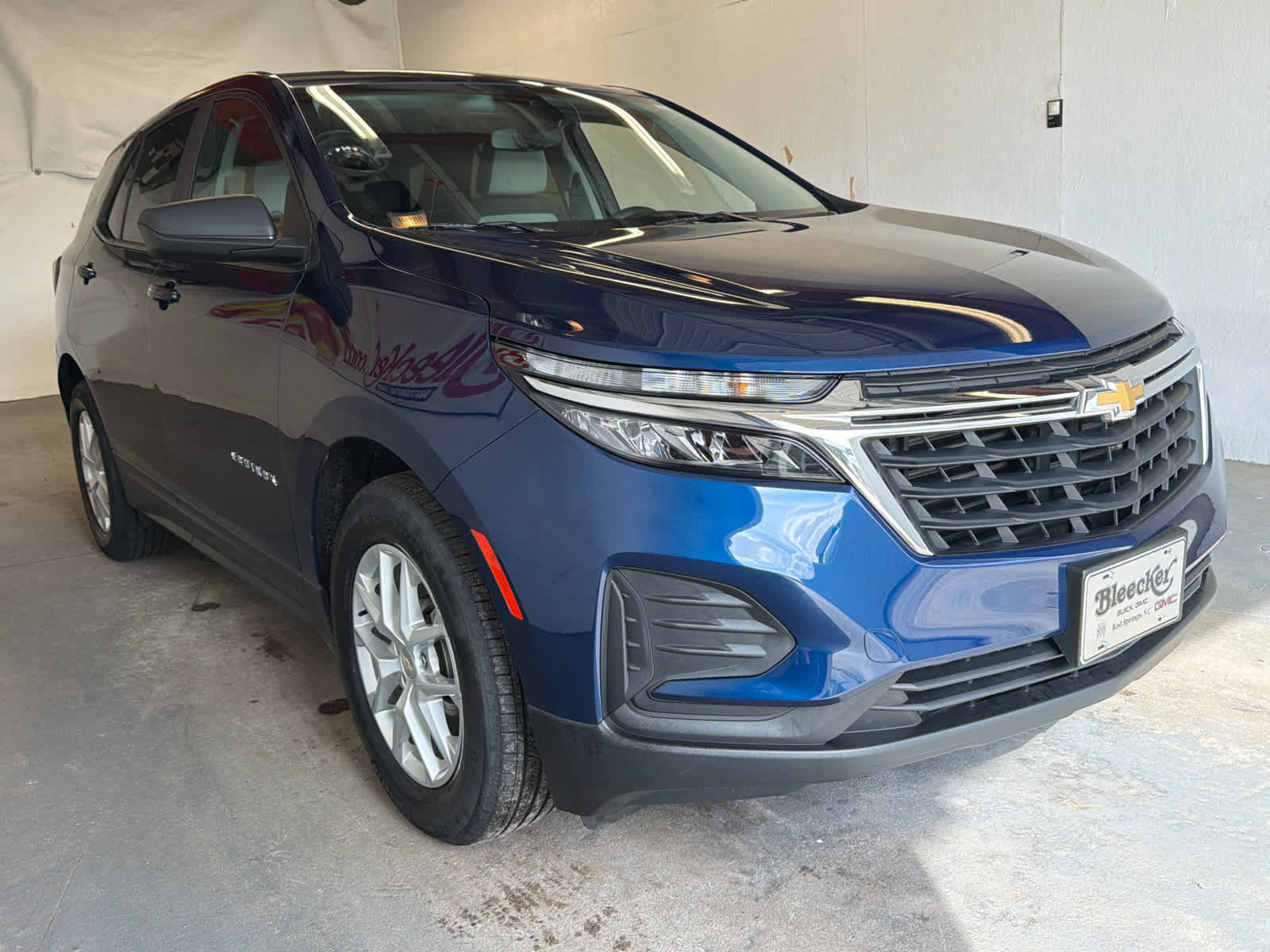Used 2023 Chevrolet Equinox LS w/ LS Convenience Package FWD image 4