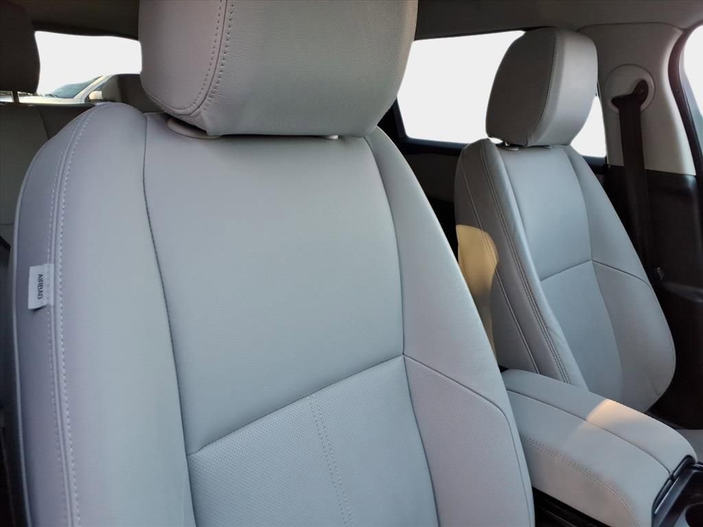 Used 2025 Land Rover Range Rover Velar Dynamic SE image 20