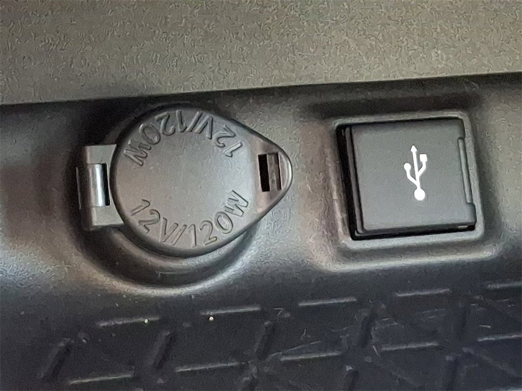 Used 2022 Toyota RAV4 LE image 24