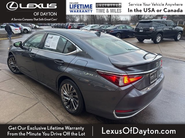 Used 2025 Lexus ES 300h w/ Luxury Package image 5