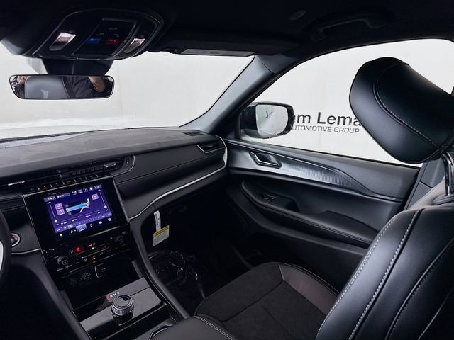 New 2025 Jeep Grand Cherokee Altitude image 22