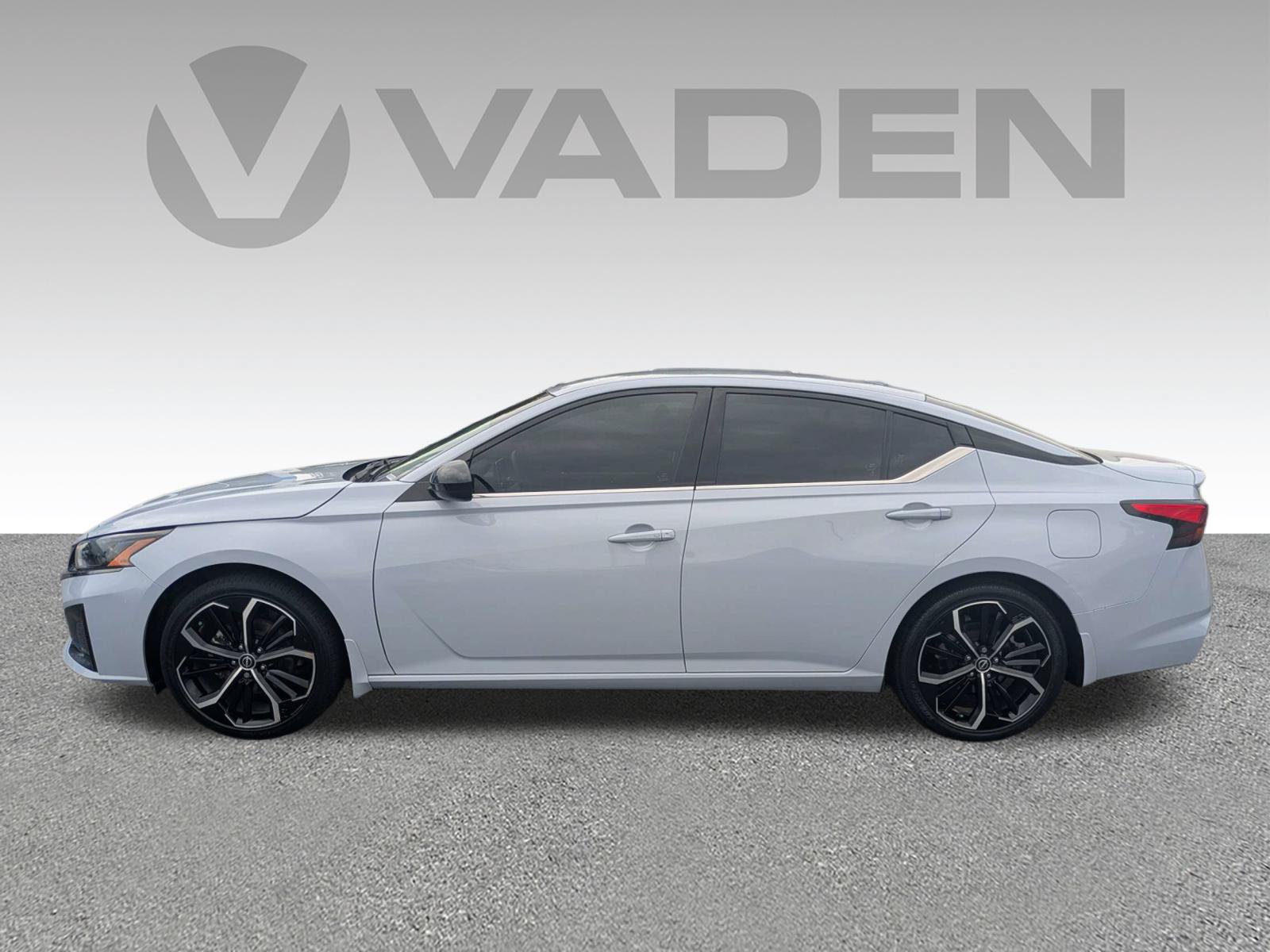 Used 2023 Nissan Altima 2.5 SR FWD image 29