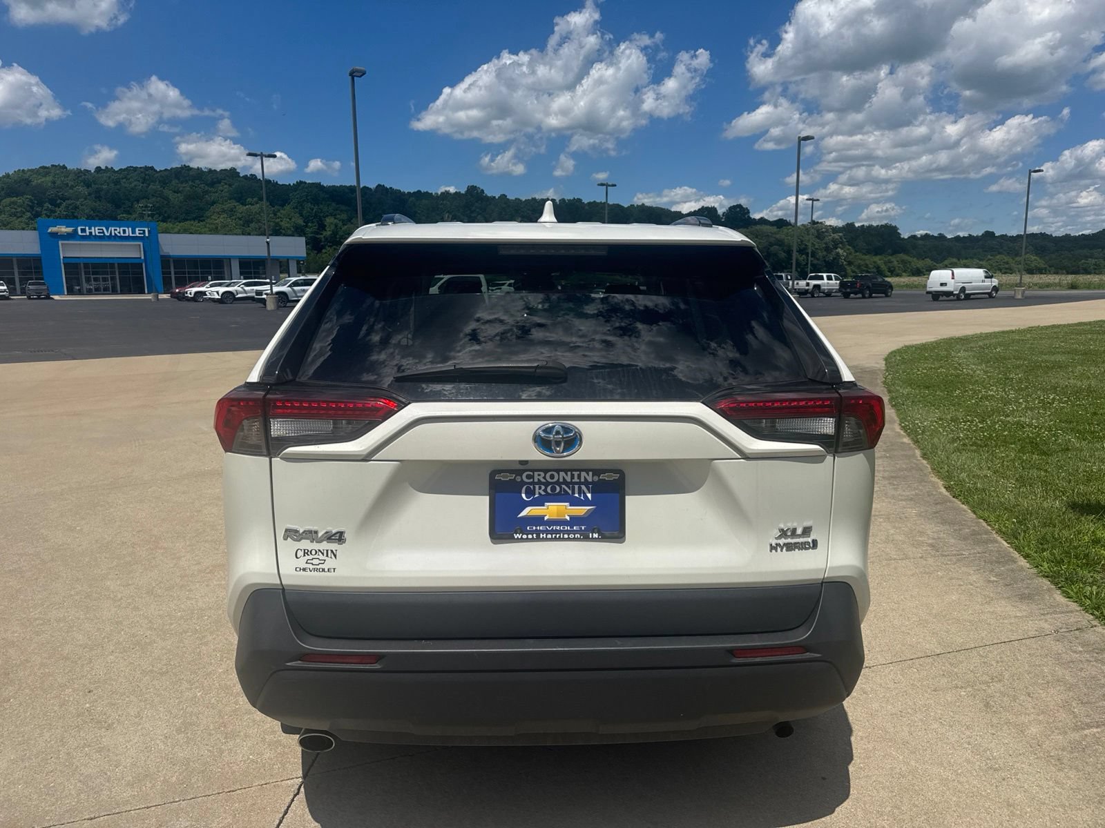 Used 2022 Toyota RAV4 XLE Premium AWD/4WD image 6