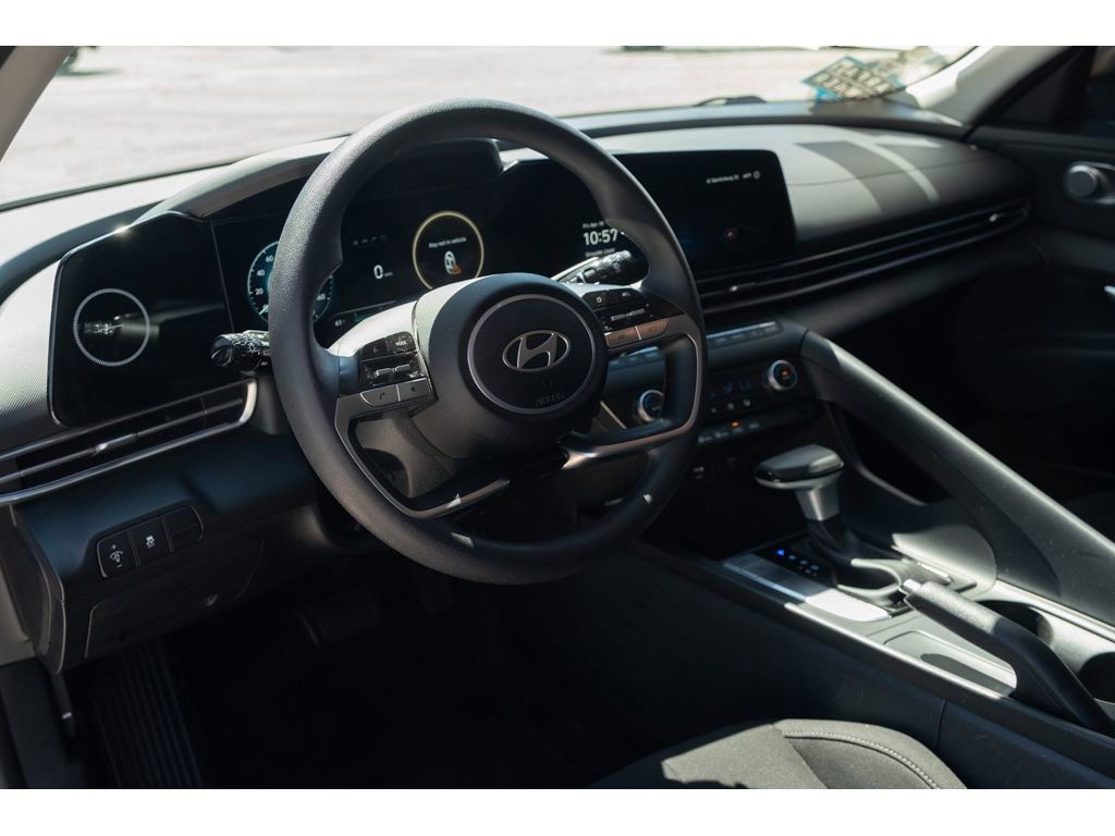 Used 2024 Hyundai Elantra SEL image 11