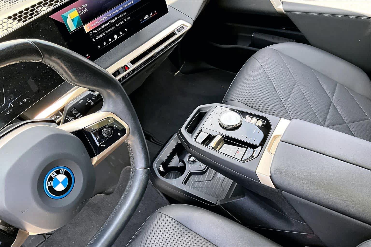 Used 2024 BMW iX xDrive50 w/ Premium Package AWD/4WD image 15