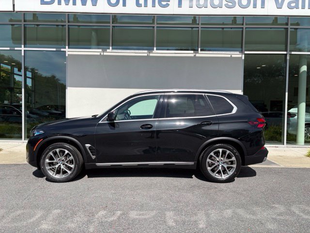 Certified 2024 BMW X5 xDrive40i w/ Premium Package AWD/4WD image 2