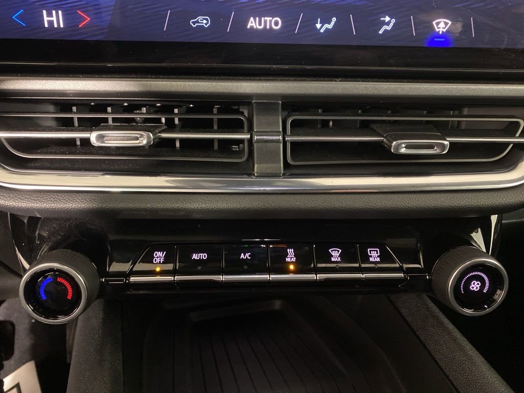 Used 2026 Chevrolet Equinox EV LT image 16