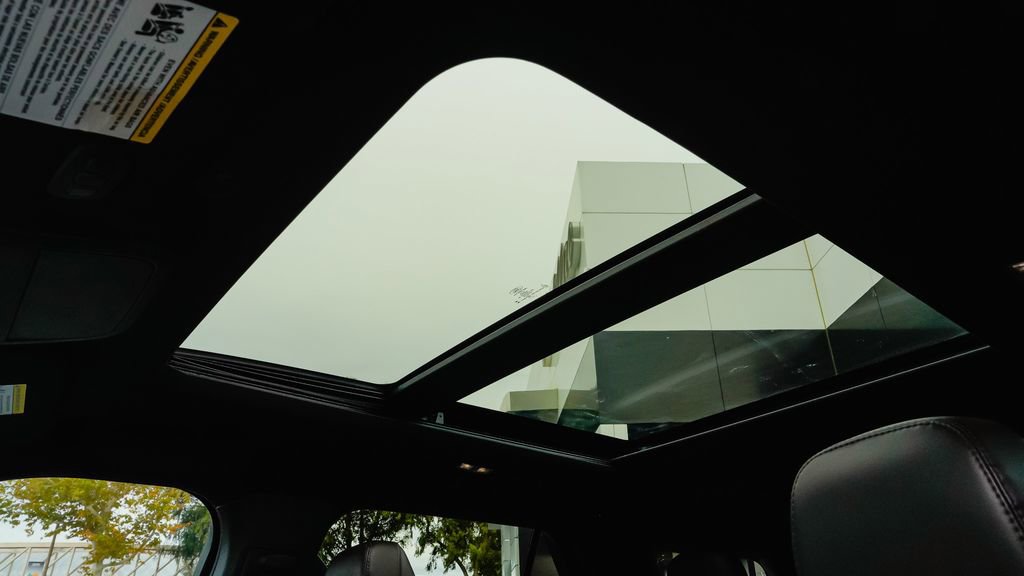 Used 2025 Ford Explorer Platinum w/ Ultimate Package image 17