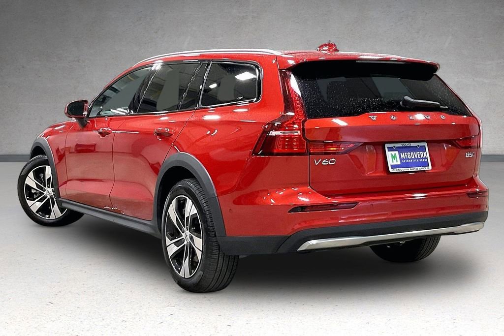 Used 2025 Volvo V60 B5 Cross Country Plus AWD/4WD image 4