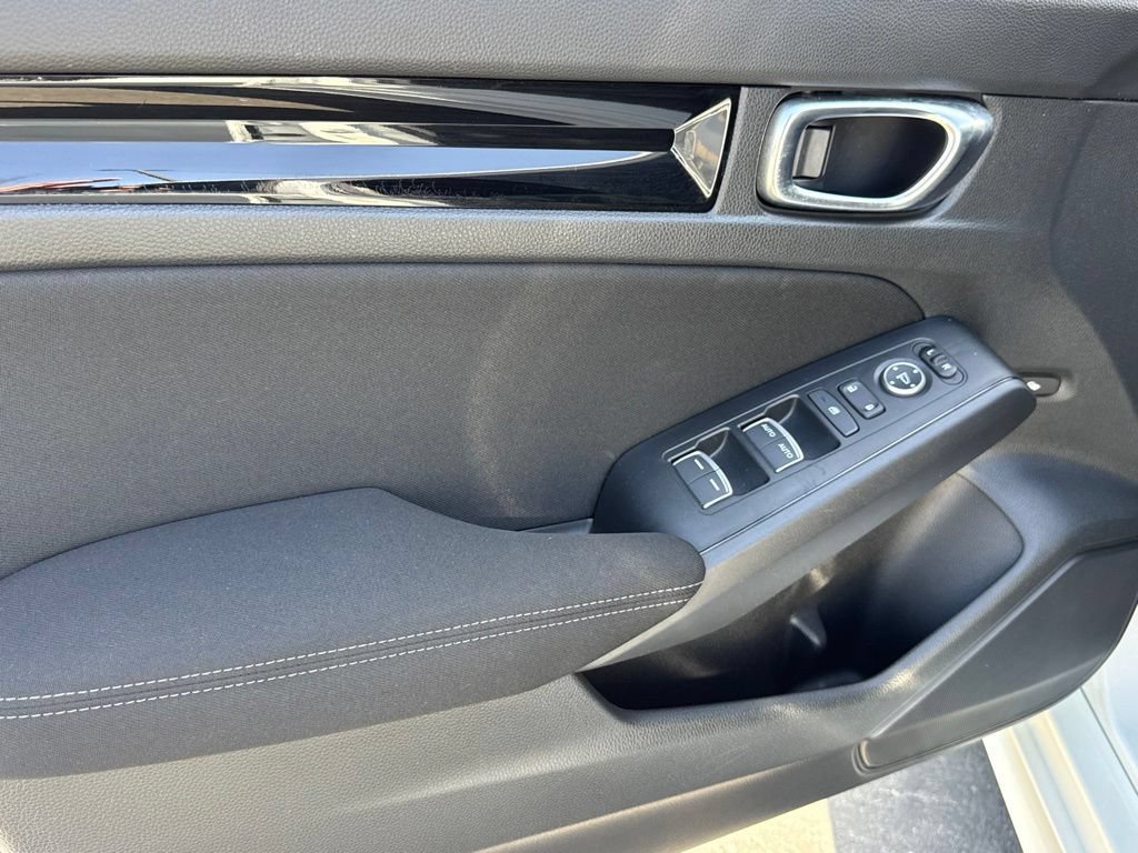 Used 2025 Honda Civic Sport image 17