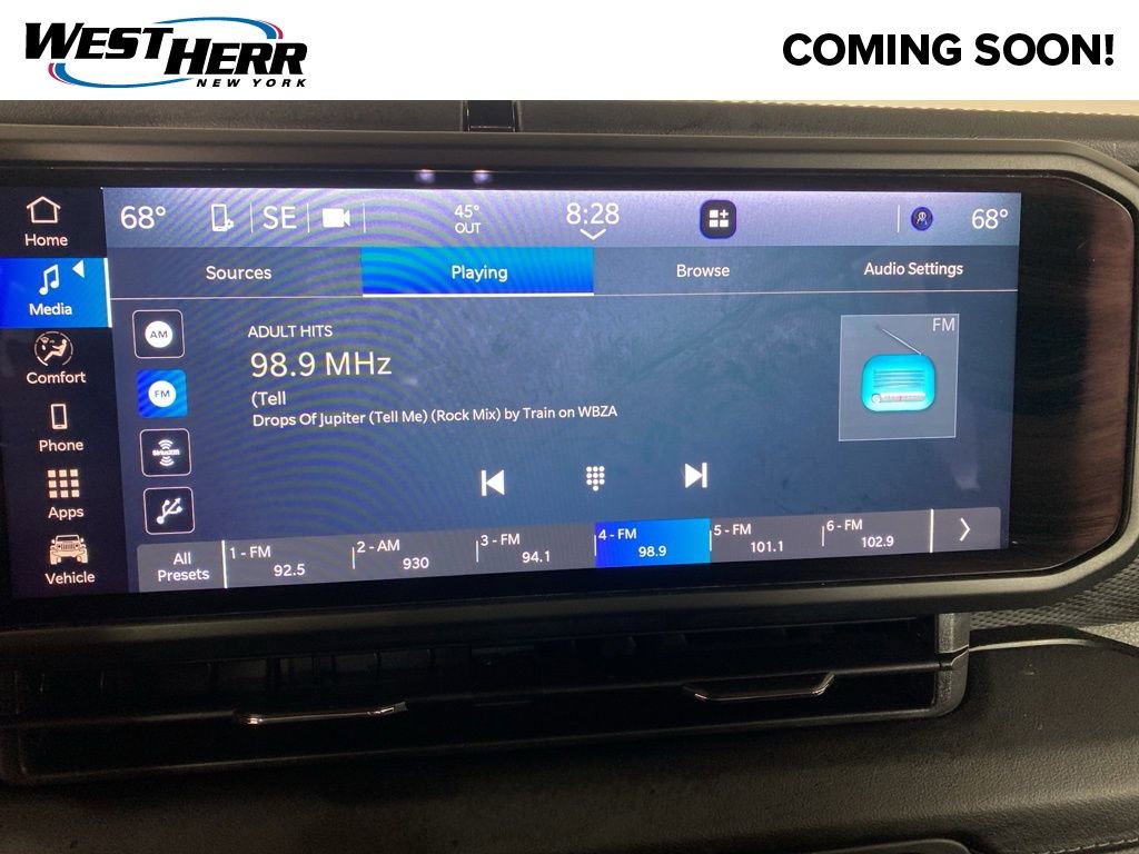 Used 2024 Jeep Wrangler Unlimited Rubicon AWD/4WD image 3