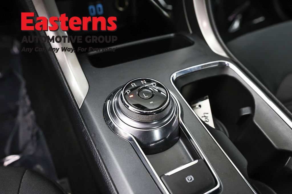Used 2020 Ford Fusion SE FWD image 12