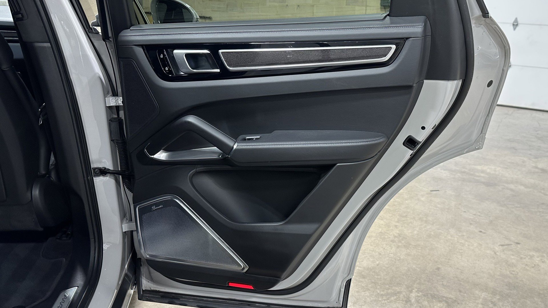 Used 2021 Porsche Cayenne Turbo S image 27