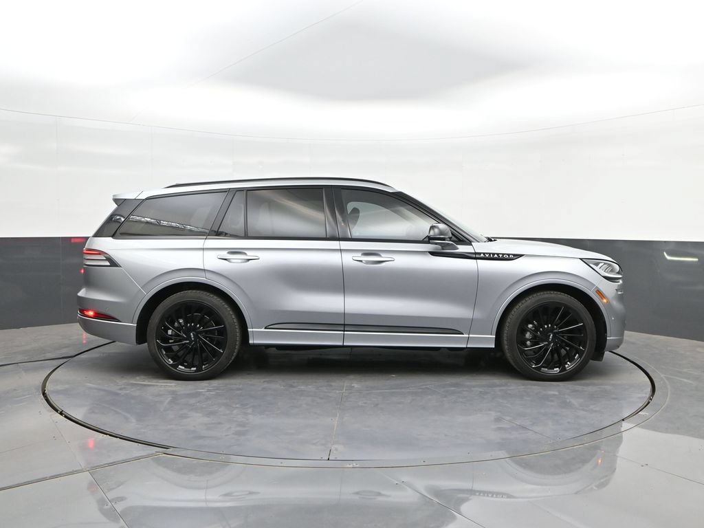 Used 2024 Lincoln Aviator Reserve w/ Equipment Group 201A RWD image 24