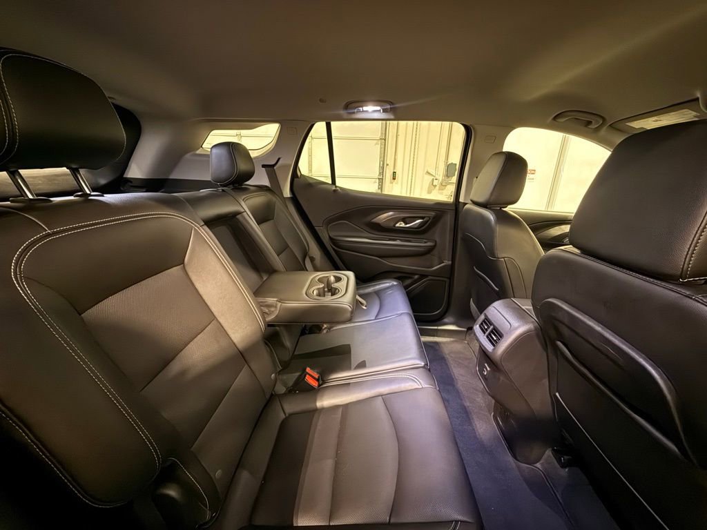 Used 2024 GMC Terrain SLT image 29
