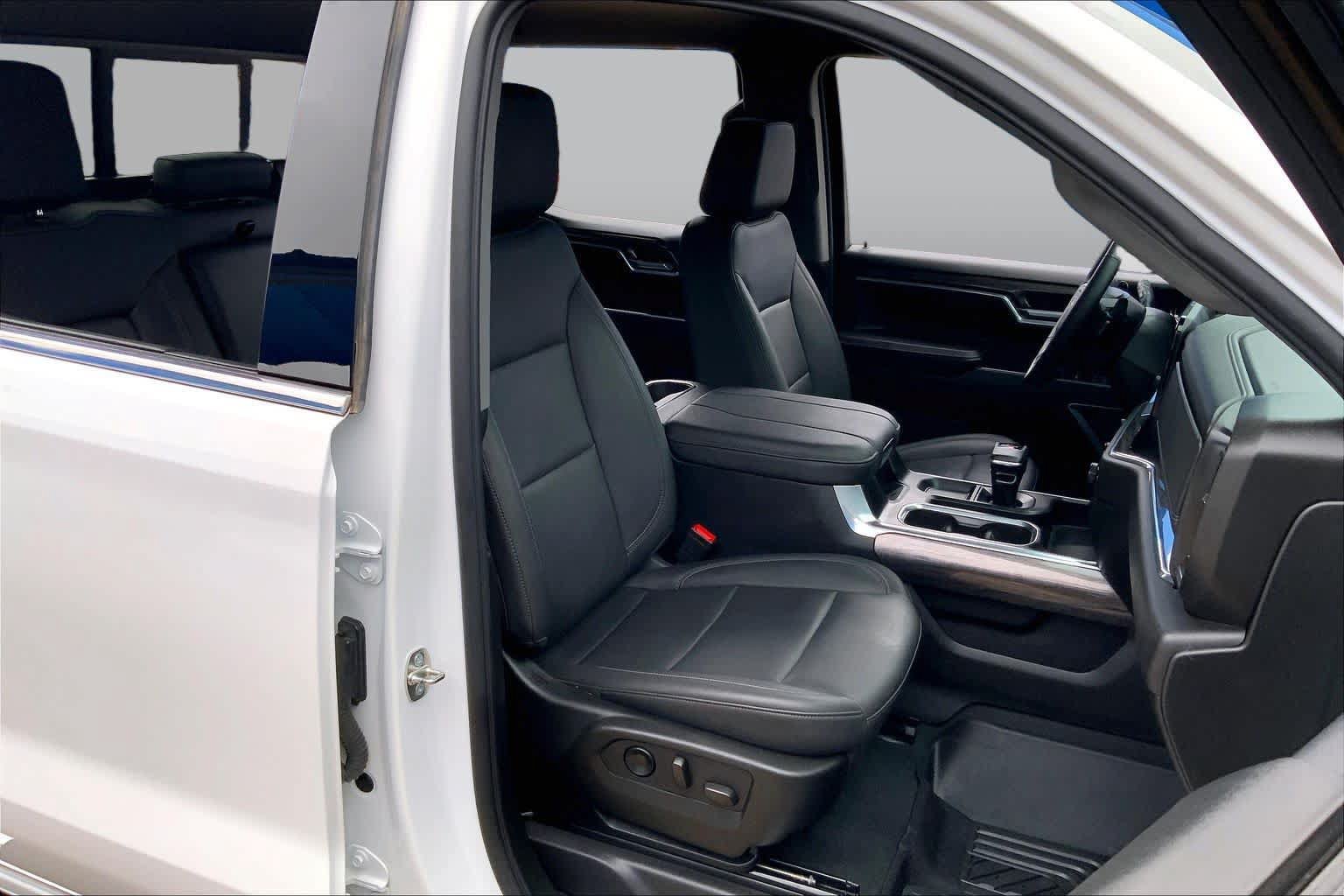 Used 2024 Chevrolet Silverado 1500 LTZ w/ Technology Package AWD/4WD image 9