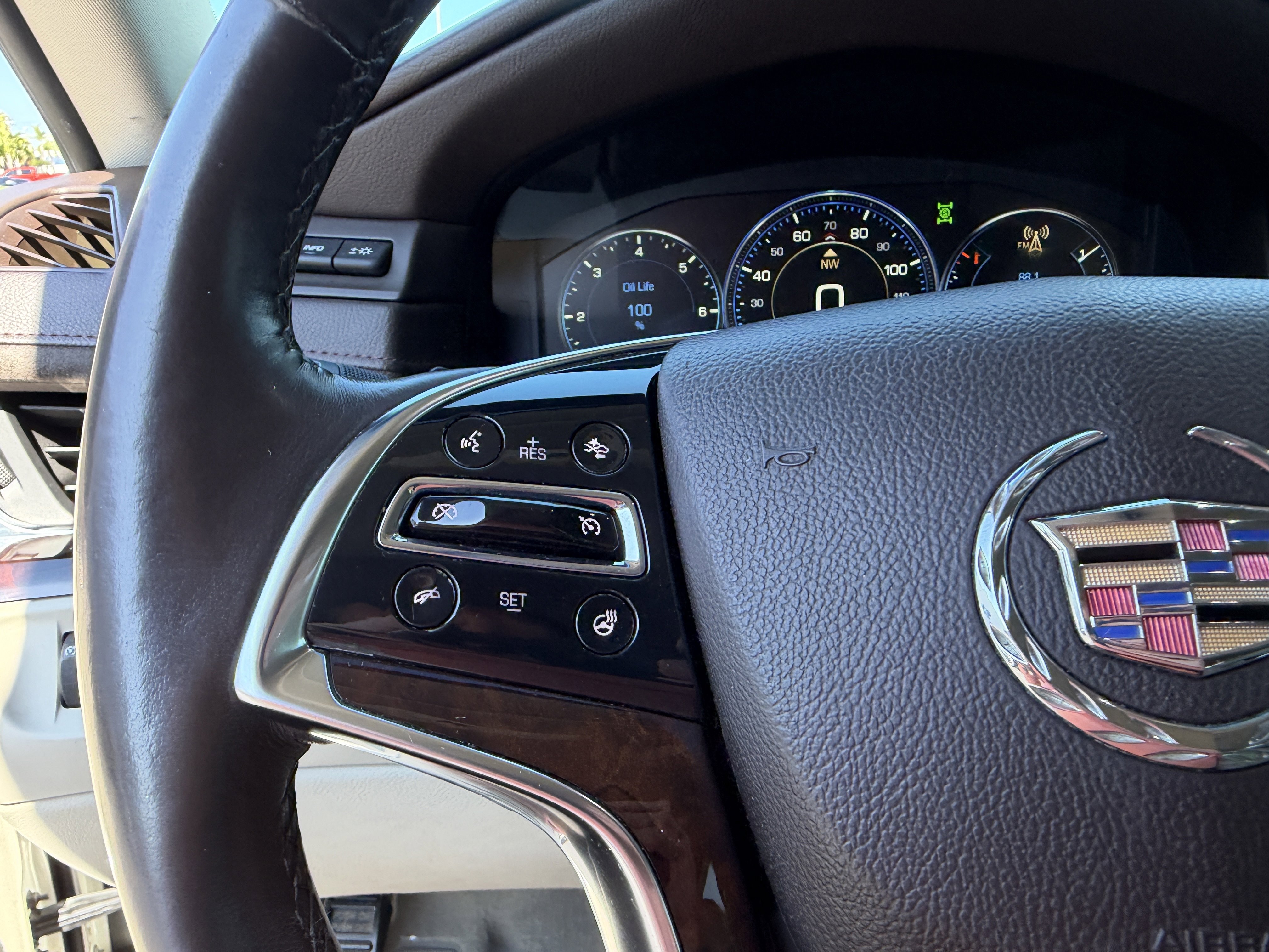 Used 2015 Cadillac Escalade ESV Luxury image 29