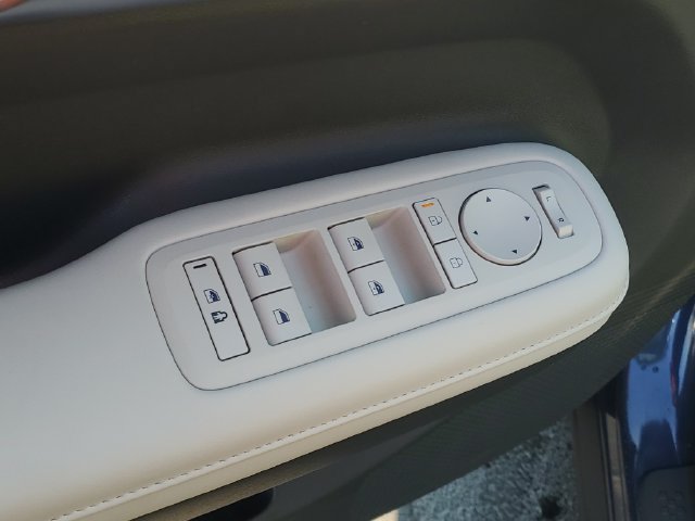 Used 2025 Hyundai Santa Fe SEL AWD/4WD image 16