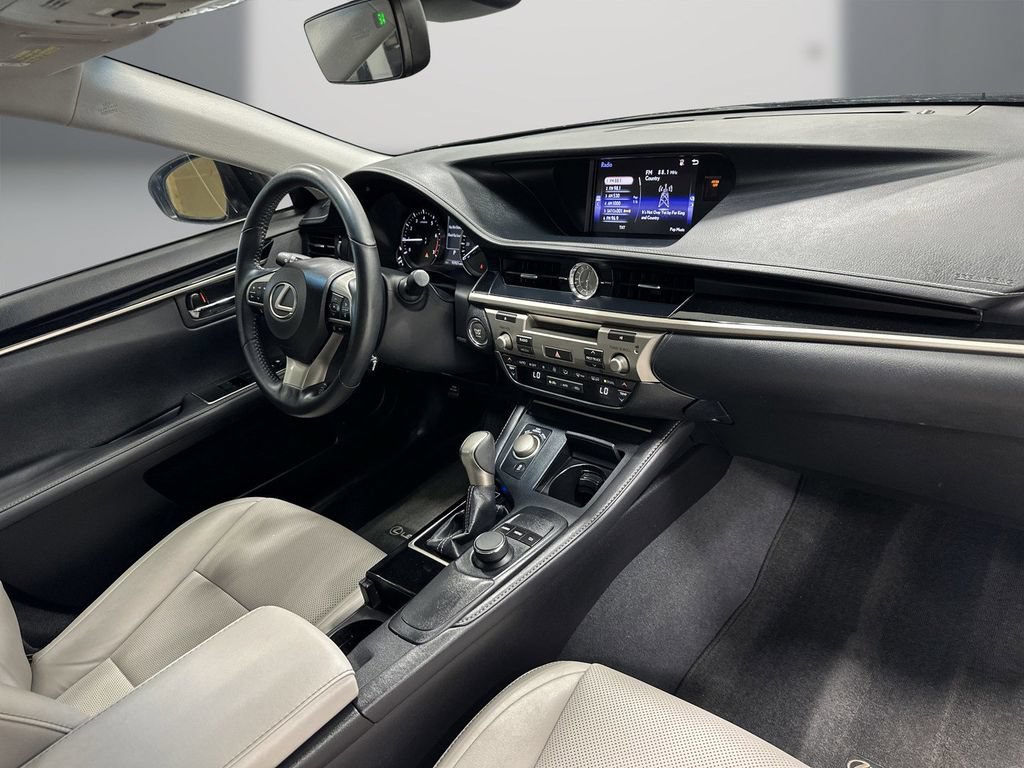 Used 2017 Lexus ES 350 FWD image 16