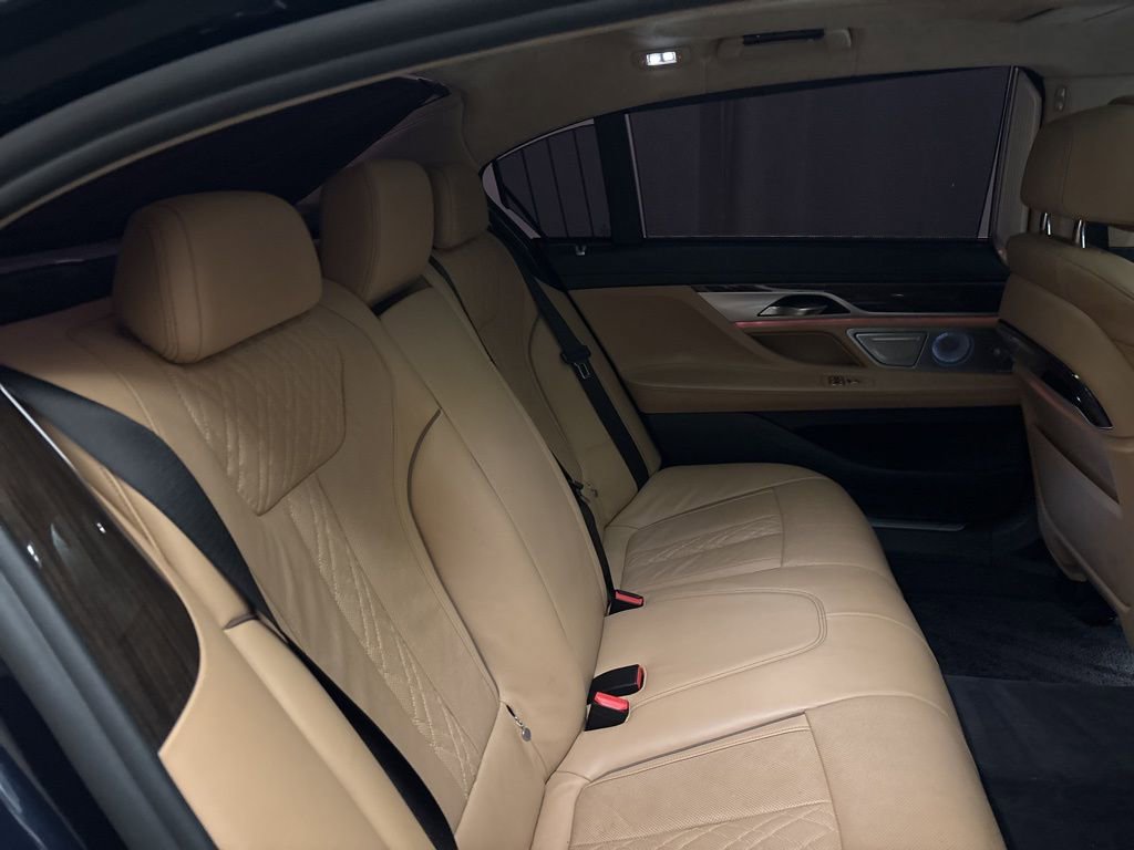 Used 2019 BMW 750i xDrive w/ Executive Package image 25