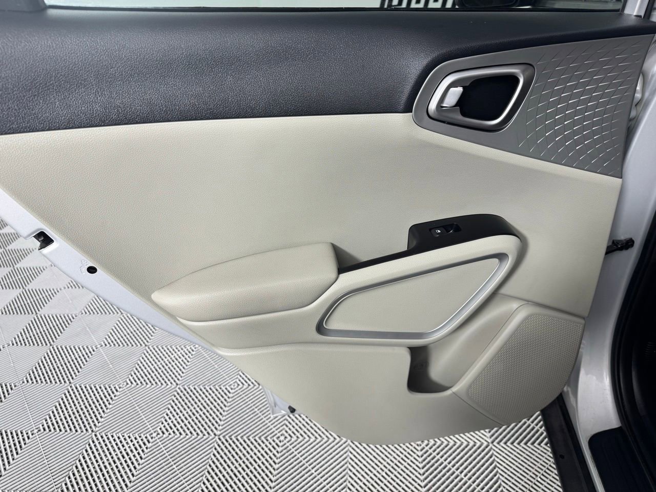 Used 2021 Kia Soul LX image 20