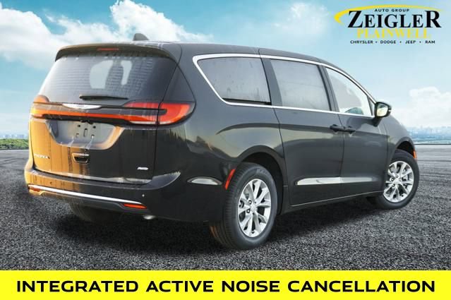 New 2026 Chrysler Pacifica Select image 3