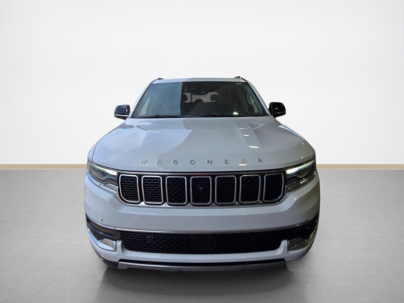 Used 2023 Jeep Wagoneer Series III w/ Premium Group I AWD/4WD image 9