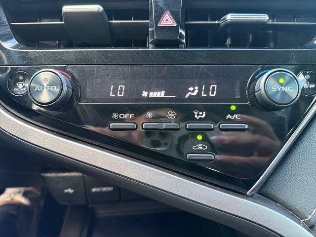 Used 2022 Toyota Camry SE FWD image 11