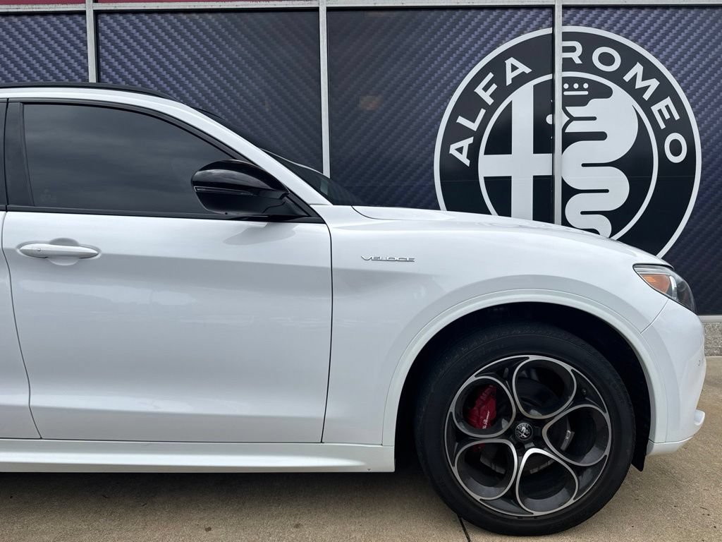 Used 2023 Alfa Romeo Stelvio Veloce AWD/4WD image 3