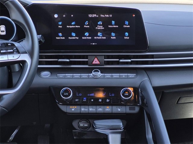 Used 2025 Hyundai Elantra SEL image 23