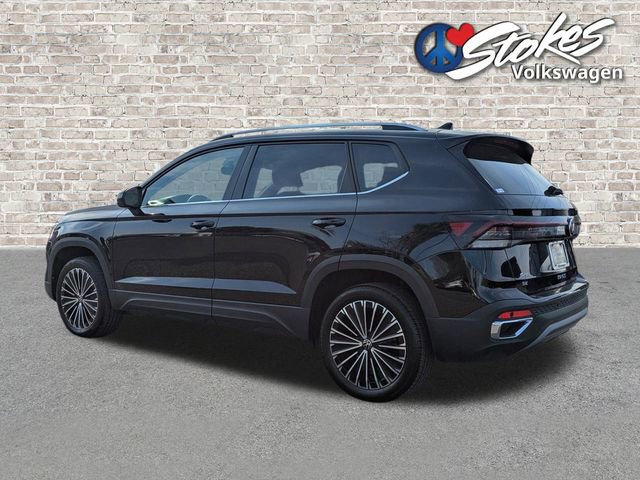 Certified 2025 Volkswagen Taos SE image 6